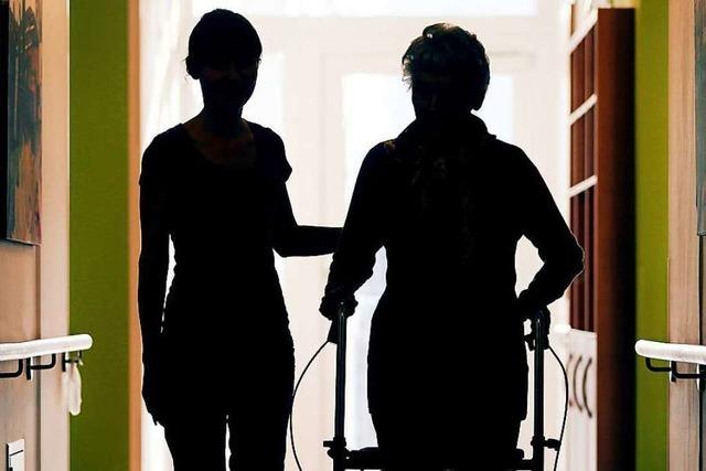 Land und Bund müssen für attraktive Arbeitsplätze in der Altenpflege sorgen
