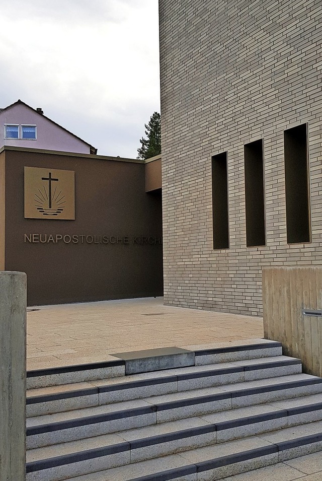 Der neue Kirchenbau an der Roethestra...teiliger  Flachbau mit Klinkerfassade.  | Foto: Gerhard Walser