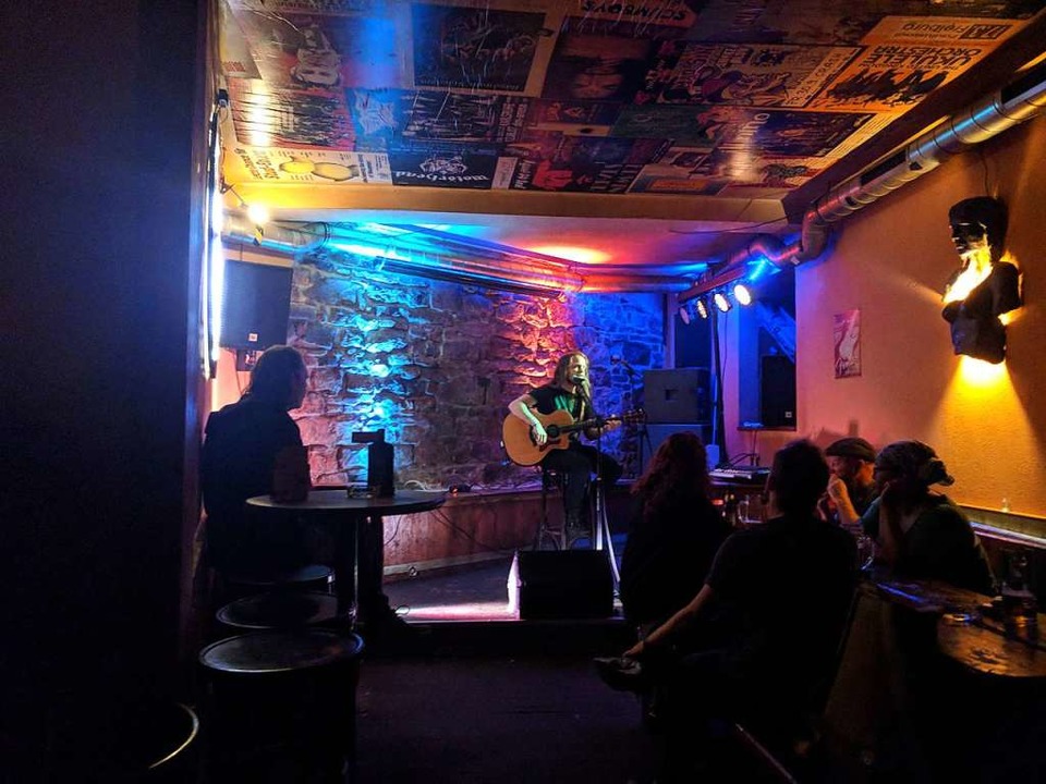Die Open Stage im Eimer findet jeden Sonntag statt.  | Foto: Markus Schillberg