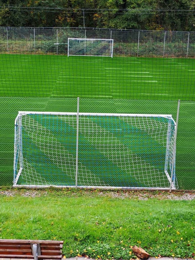 Fuball auf dem Tennisplatz &#8211; das schliet sich nicht aus.  | Foto: Herbert Frey