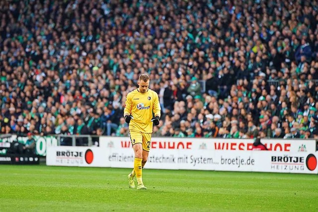 &#8222;Er hat uns im Spiel gehalten&#8...on Mark Flekken beim 2:2 gegen Bremen.  | Foto: Joachim Hahne