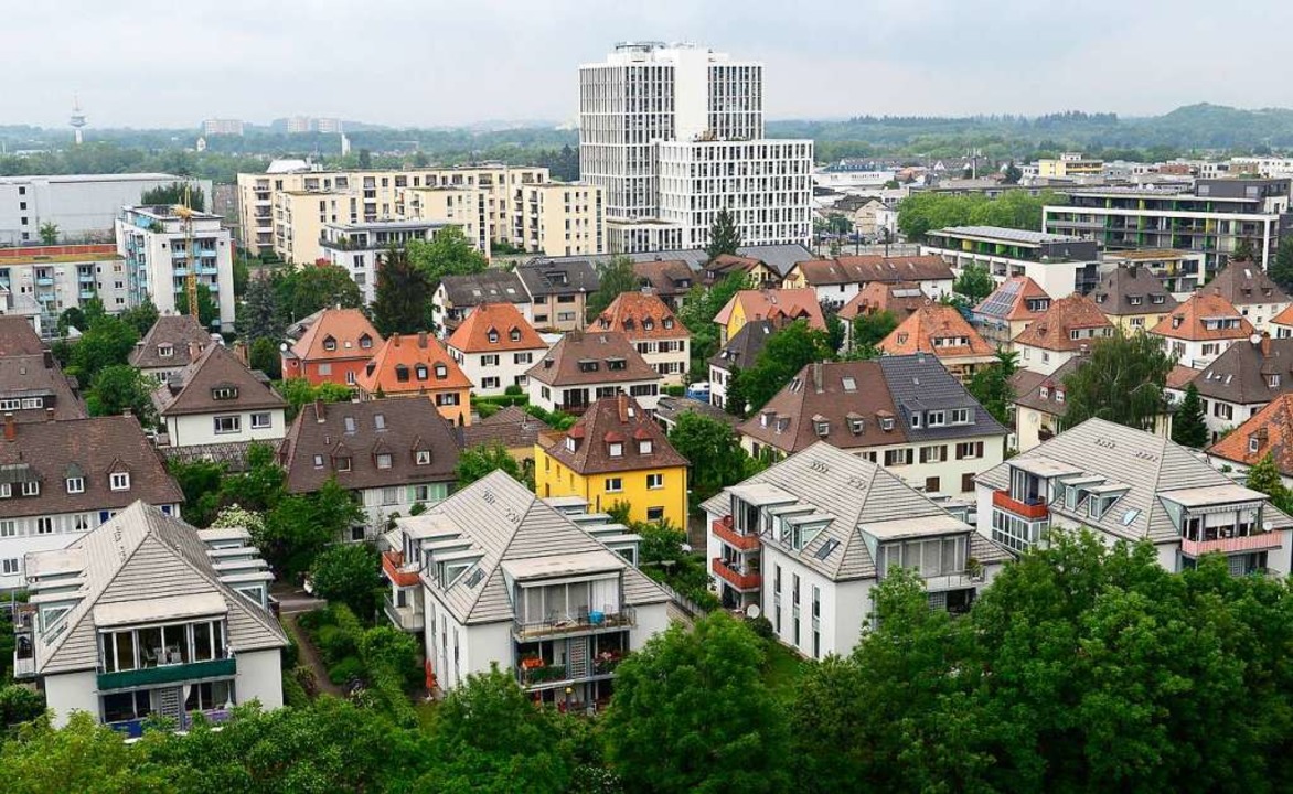 Der Freiburger Wohnungsmarkt gilt als äußerst angespannt.  | Foto: Ingo Schneider