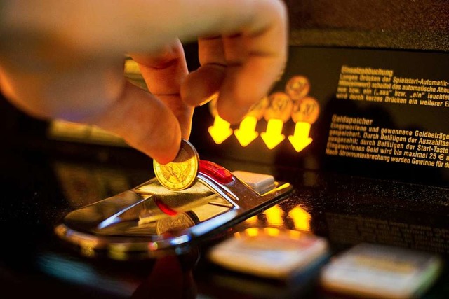 Die Betreiber von Spielautomaten mssen knftig mehr  Steuer  zahlen.  | Foto: Ole Spata