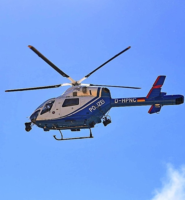 Ein Hubschrauber untersttzte die Poli...dbaden &#8211; auch in Obersckingen.   | Foto: Julian Stratenschulte