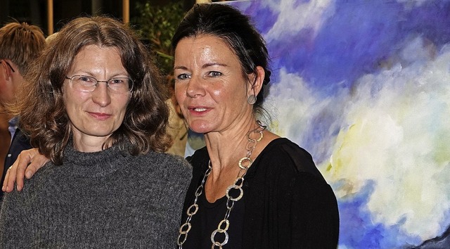 Miriam Dreyer (links) hielt die Laudat...tina Wagner in der Sparkasse in Zell.   | Foto: Hege