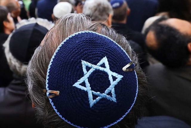 Antisemitische bergriffe sind Alltag ...etroffenen geholfen wird (Symbolbild).  | Foto: Michael Kappeler