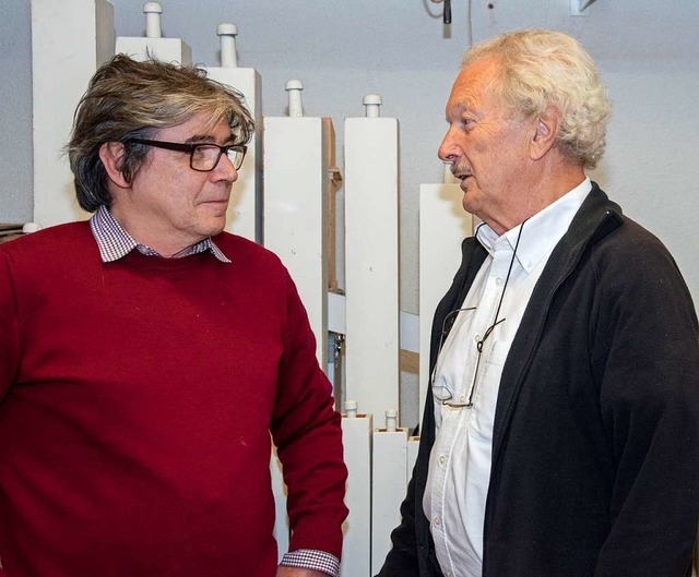 Heinz Jger (links) und Wolfram Wette ...nnerung an den Judenmrder Karl Jger.  | Foto: Helmut Rothermel