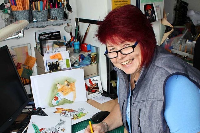 In ihrem Arbeitszimmer kann Susanne Kraft kreativ werden.  | Foto: Gabriele Fssler