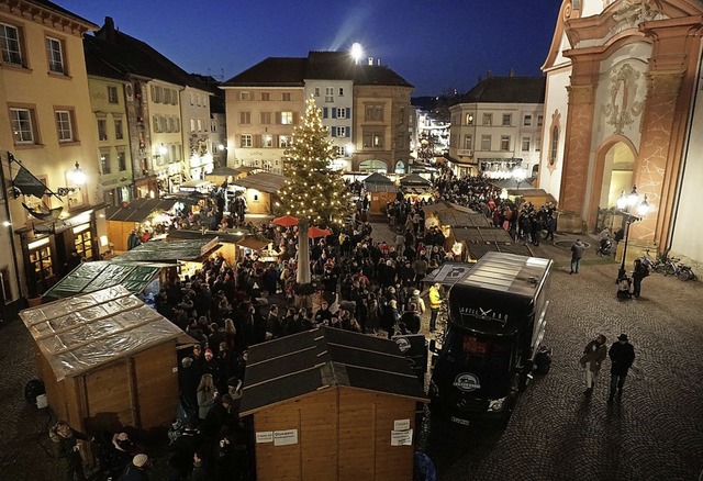 Der Weihnachtsmarkt in Bad Sckingen g... vorweihnachtlichem Glanz erstrahlen.   | Foto: Amt fr Tourismus und Kultur