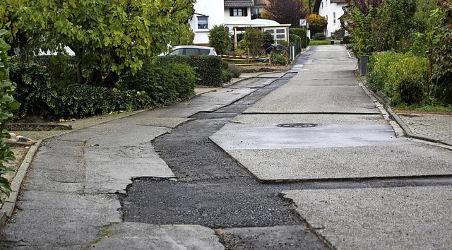 Nach dem  Breitbandausbau muss ein Tei...chinger Vogesenstrae erneuert werden.  | Foto: Reinhard Cremer