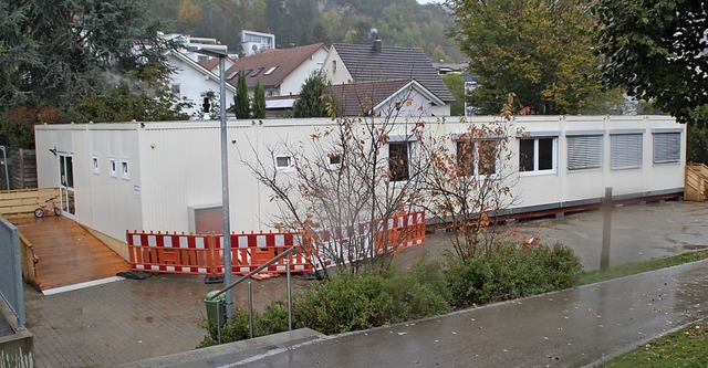 Unterhalb des Kinderhauses stehen die ...nderhauses die Betreuung stattfindet.   | Foto: Rolf Reimann