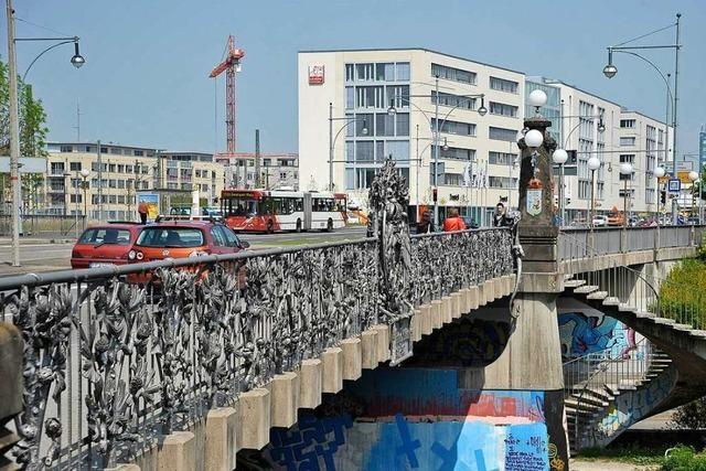 Autofahrerin missachtet rote Ampel an der Freiburger Schnewlinbrcke