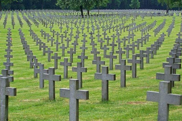 Wanderausstellung des Volksbund Kriegsgrberfrsorge macht in Gundelfingen Halt