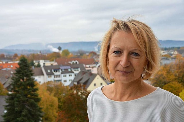 Im Rathausbro blickt Monika Marx ber Rheinfelden.  | Foto: Horatio Gollin