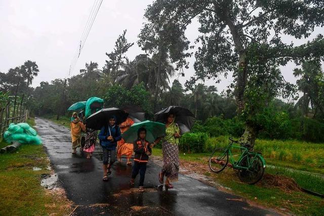 Mehr als 450.000 Menschen fliehen in Indien und Bangladesch vor Zyklon