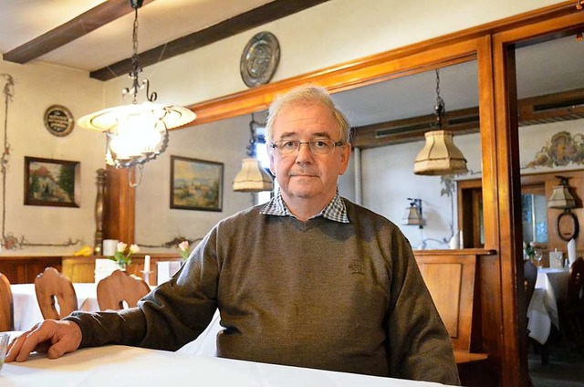 Ullrich Kramer Eichin in der urigen Gaststube der &#8222;Weserei&#8220;.  | Foto: Moritz Lehmann