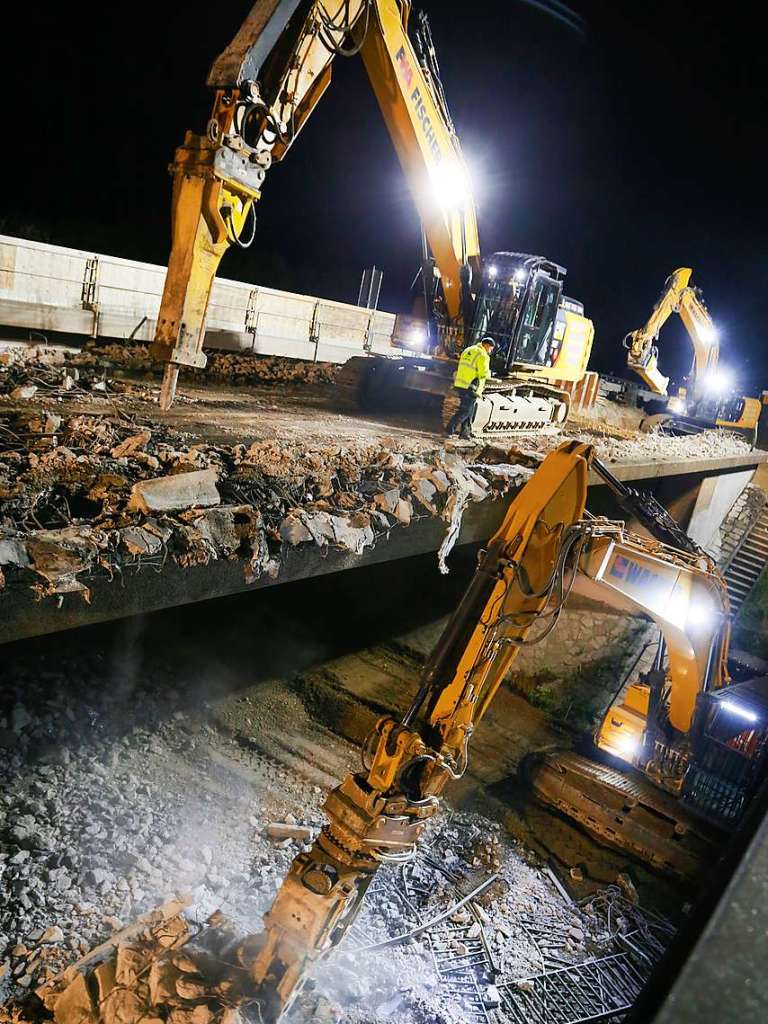 Beim Brckenabriss mussten 1500 Tonnen Stahlbeton in transportable Stcke zerlegt werden.