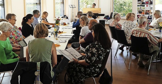 Der Chor Quer Beet unter der Leitung v... Singen neuer und altbekannter Lieder.  | Foto: DRK-Kreisverband Mllheim