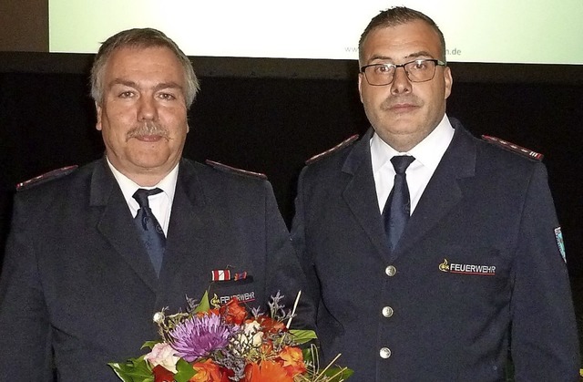 Axel Fehrenbach (links) und Bernd Schw... Partner der Feuerwehr ausgezeichnet.   | Foto: Heidrun Simoneit