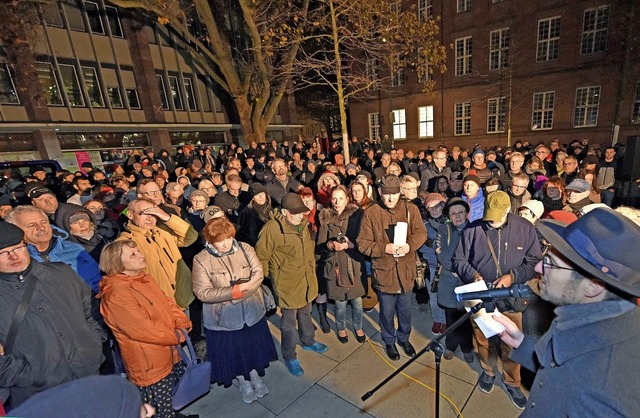 Sehr gro war die Resonanz auf die Gedenkveranstaltung zur Pogromnacht.   | Foto: Michael Bamberger