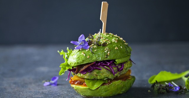 Ein Veggie-Burger  | Foto: Magdalena Bujak  (stock.adobe.com)