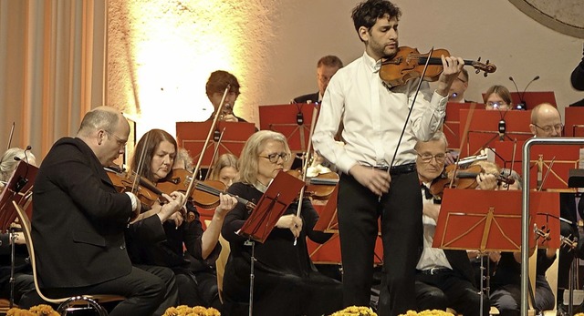 Solist Edouard Mtzener spielte mit de... dritte Violinkonzert von Saint-Saens.  | Foto: Roswitha Frey