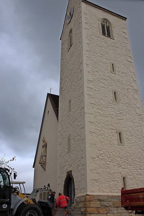 Die Sanierungsarbeiten am Kirchturm de...urz vor dem Dankgottesdienst beendet.   | Foto: Christa Maier