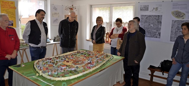 Mehr als 110 Miniaturhuser bilden den...stellung im Museumsstble in Sasbach.   | Foto: Roland Vitt