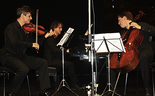 Das Trio im Kultur- und Brgerhaus: Al...loncello) und Timur Gasratov (Klavier)  | Foto: Hildegard Karig