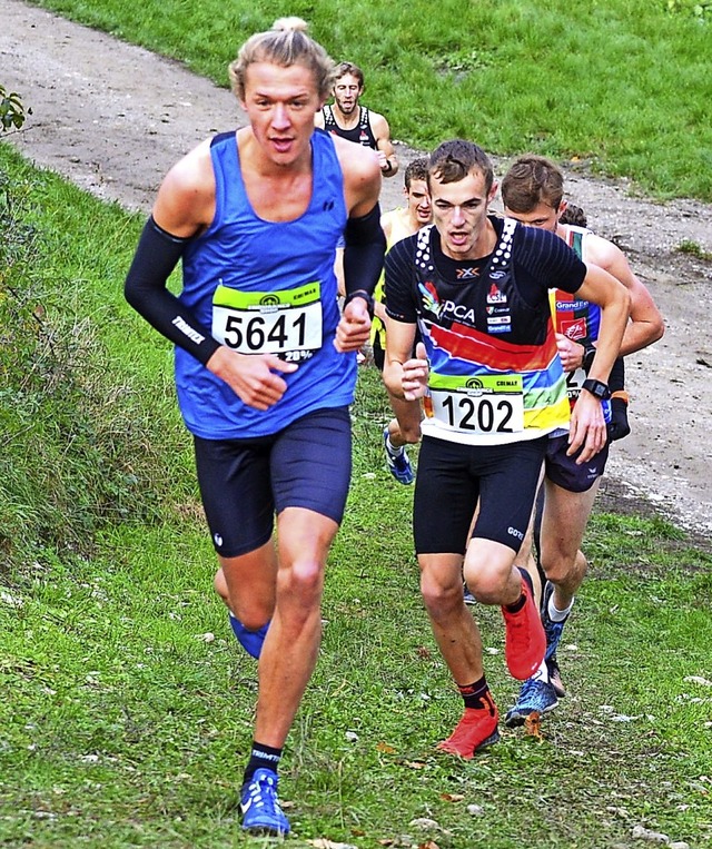 Sieger Frederik Henes fhrt das Feld in einen steilen Anstieg.   | Foto: Karl-Hermann Murst