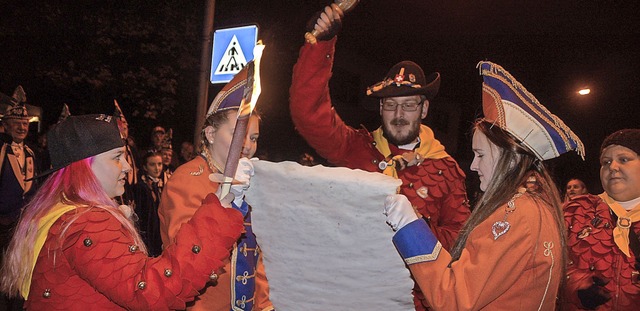 Dennis Ruber (im Frgeisterhs) ist ...1. seine Premiere ohne Fehl und Tadel.  | Foto: Petra Wunderle