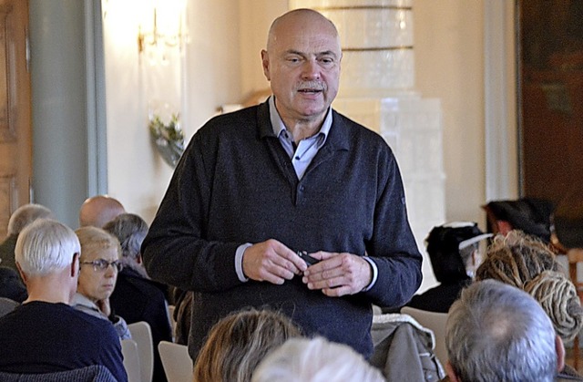 Uwe Eduard Schmidt, Professor fr Fors...te, hielt in St. Peter einen Vortrag.   | Foto: Horatio Gollin