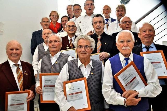 Die Chorgruppe Freiburg im Chorverband Breisgau nutzte ihr Matineekonzert fr Auszeichnungen
