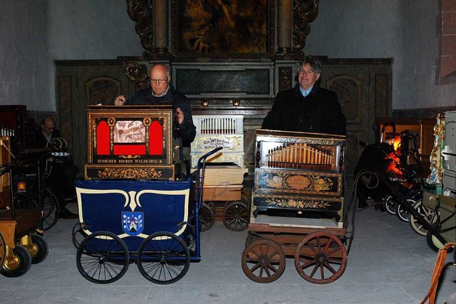 Gerd Gaida mit einer 35er Gebrder Bru...t einer 44er Gebrder Bruder von 1870.  | Foto: Dorothea Scherle