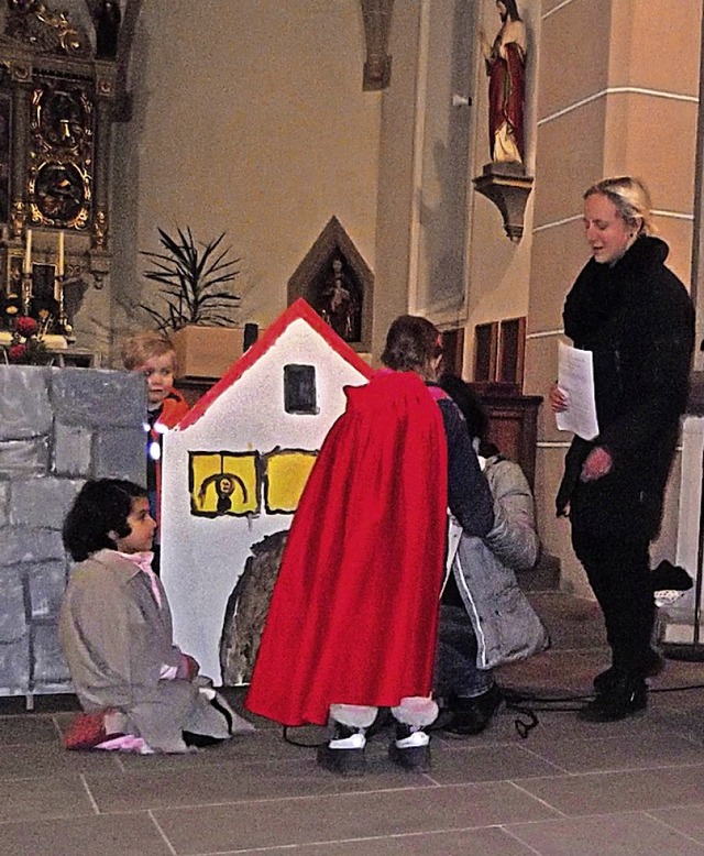 Mit Eifer waren die Kinder beim St. Ma...n der Ewattinger Kirche bei der Sache.  | Foto: Gertrud Rittner