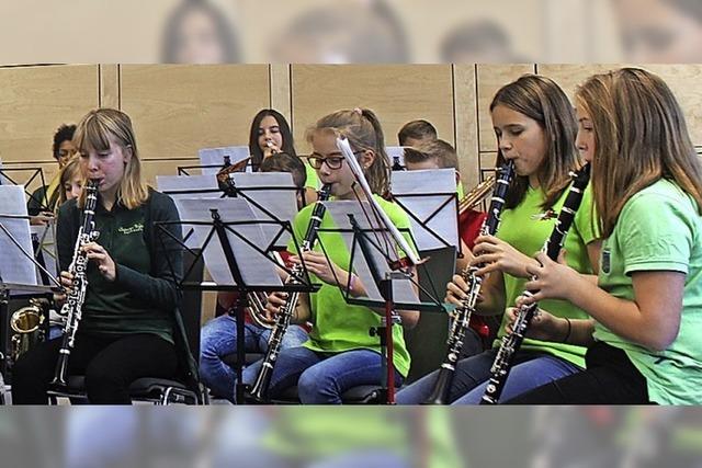 60 junge Musikerinnen und Musiker geben Konzert