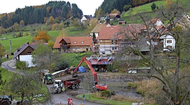 Im zweiten Anlauf sind die Arbeiten nun in vollem Gange.   | Foto: Rolf-Dieter Kanmacher