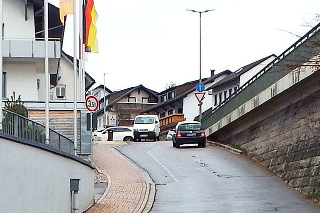 Die Kirchstrae in Rickenbach ist schm...Parkdeck kommen zwei Ausfahrten hinzu.  | Foto: Wolfgang Adam