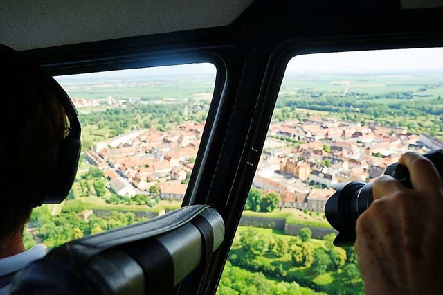 Aus einem Hubschrauber wurde das Anwes...Angeklagten fotografiert (Symbolbild).  | Foto: Julius Wilhelm Steckmeister