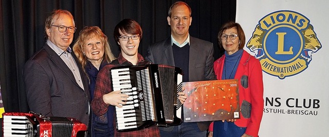 Zwei Akkordeons spendete der Lions Clu...s Kaisersthler Harmonika Spielrings.   | Foto: Dietmar Schneider