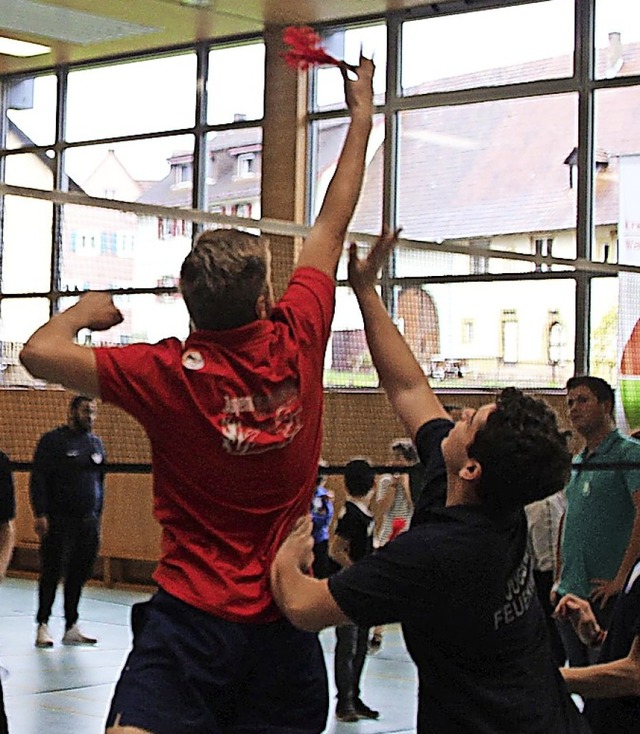 150 Jugendfeuerwehrler  nahmen am sportlichen Indiaca-Turnier in Weizen teil.  | Foto:  Yvonne Wrth