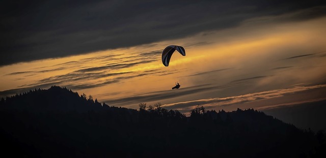 Auf dem Kandel lag schon Schnee, als u...eitschirmflieger &#8222;schoss&#8220;.  | Foto: Dieter Tritschler