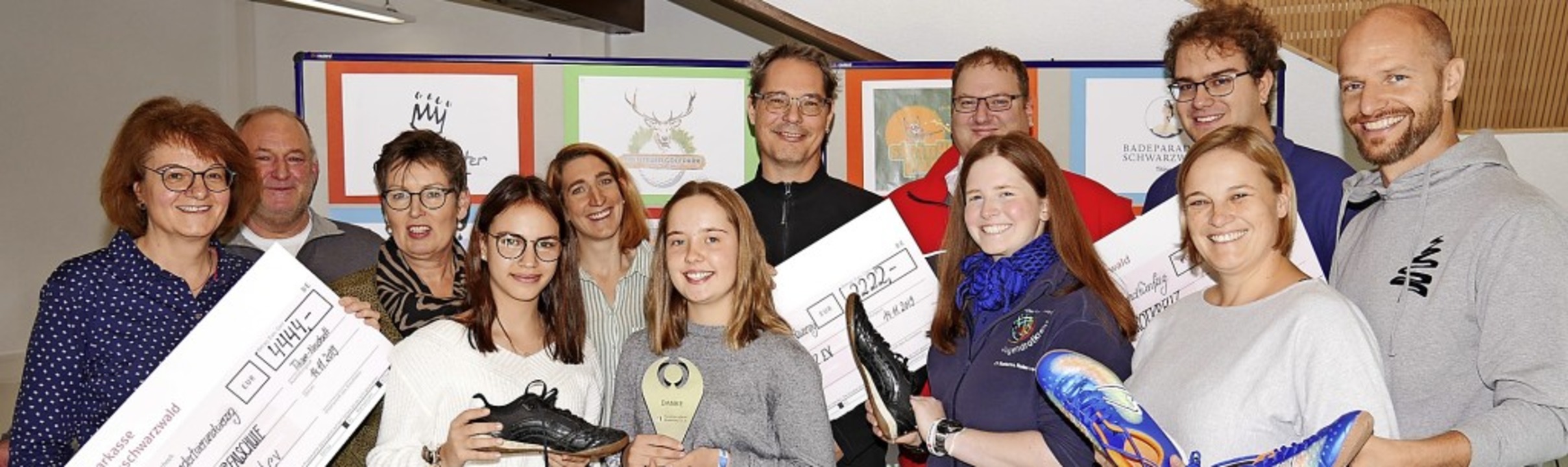 Schler und Lehrer  der Realschule bei...piz und des Frdervereins Realschule.   | Foto: Eva Korinth