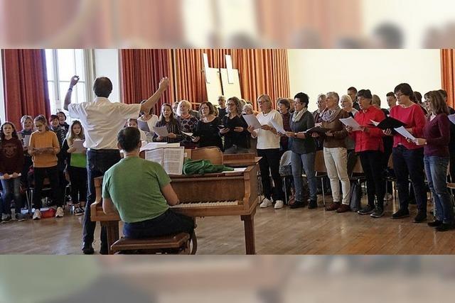 Kammerchor probt mit Gästen fürs Adventskonzert