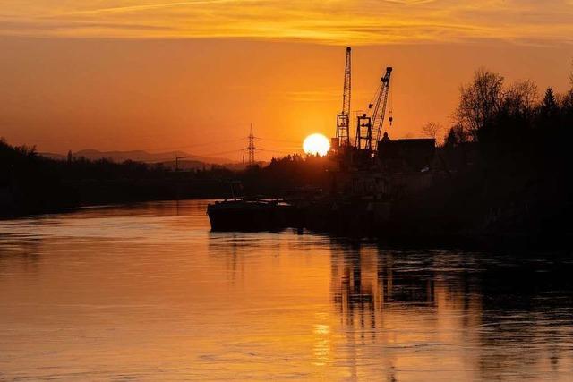 Ein schner Sonnenuntergang am Rhein in Rheinfelden