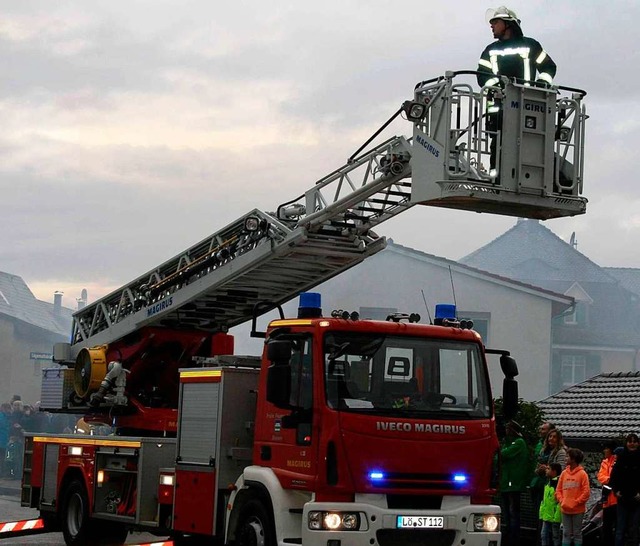 Steinens Feuerwehr ist leistungsfhig,...eigt die 2010 angeschaffte Drehleiter.  | Foto: Ralph Lacher