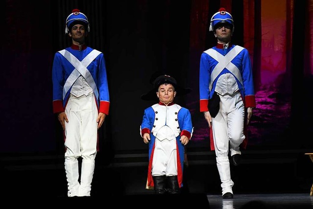 Peter Brownbill als Napoleon in einer Nummer des Knie-Musicals  | Foto: Barbara Ruda