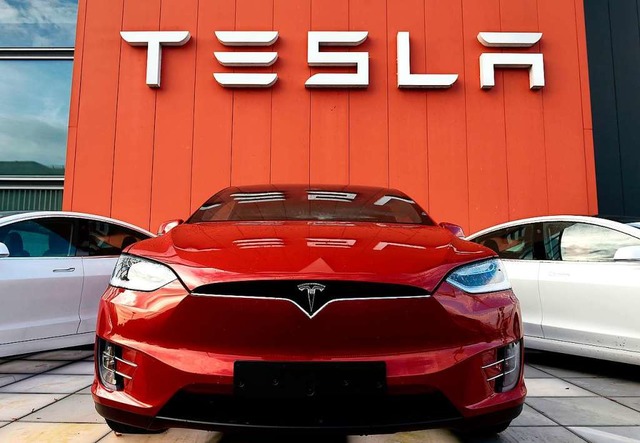 Tesla-Fahrzeuge werden knftig in Brandenburg produziert.  | Foto: JOHN THYS (AFP)