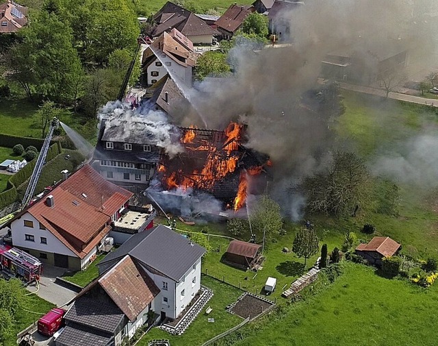 Der Grobrand am 5. Mai zerstrte einen ganzen Komplex.  | Foto: Rudolf Tscheulin