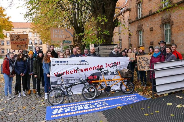 Aktivisten von Fridays for Future, dem...reitag auf dem Offenburger Kulturforum  | Foto: Ralf Burgmaier